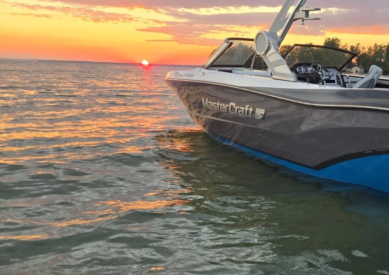 2020 Mastercraft XT25 Wake / Ski Boat in Ramara - Main View