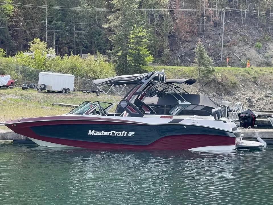 2024 Mastercraft XT24 Wake / Ski Boat in Sorrento - Main View